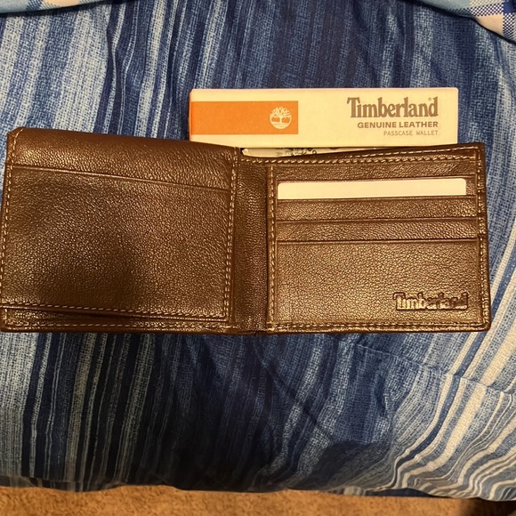 Timberland Men's Genuine Leather Bifold Passcase Wallet Brown - Picture 3 of 8